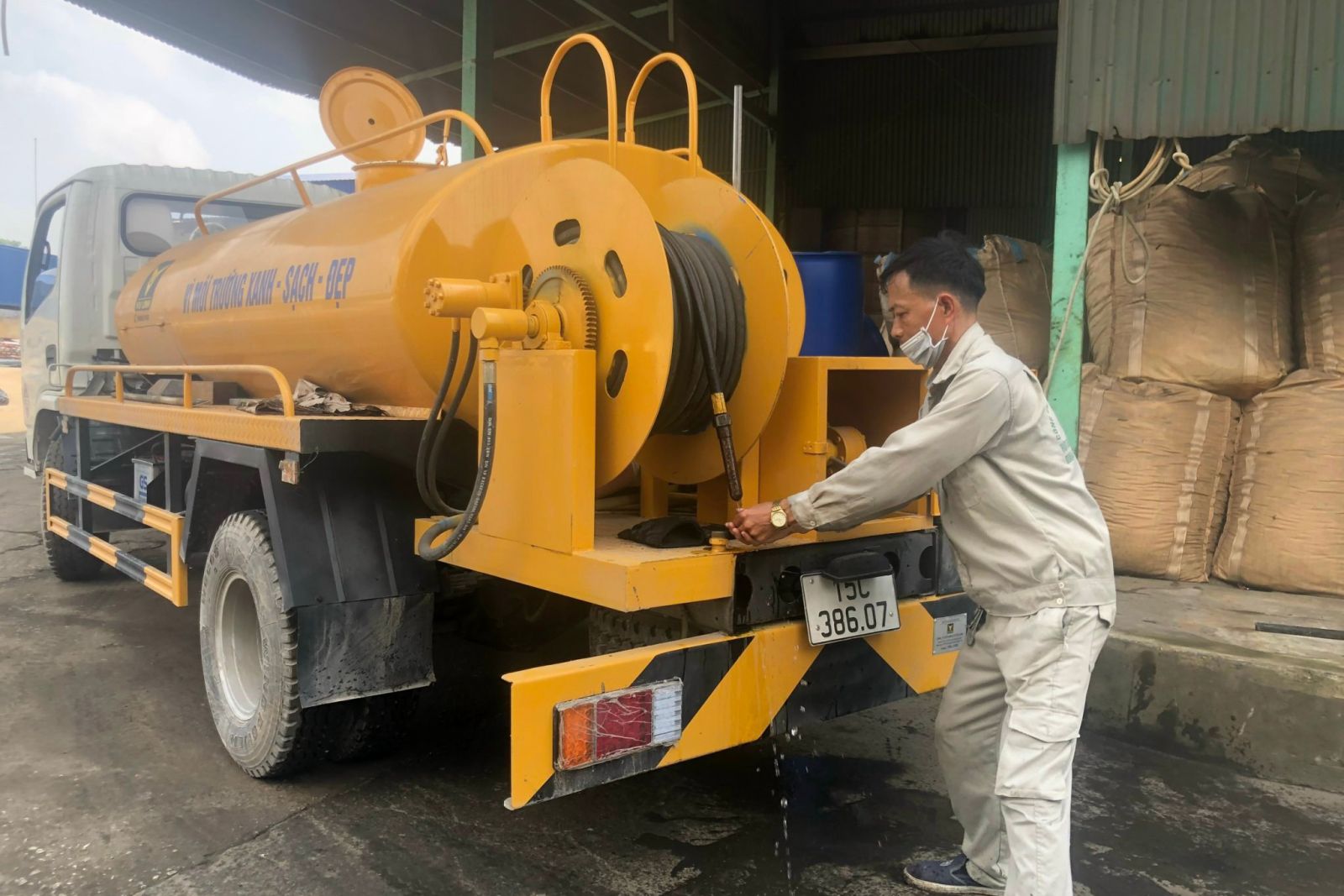 HÚT BẾ PHỐT AN TOÀN VÀ BẢO VỆ MÔI TRƯỜNG